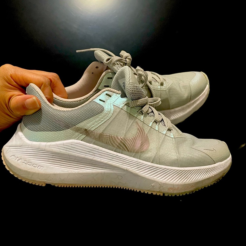Woman’s tennis Nike shoes